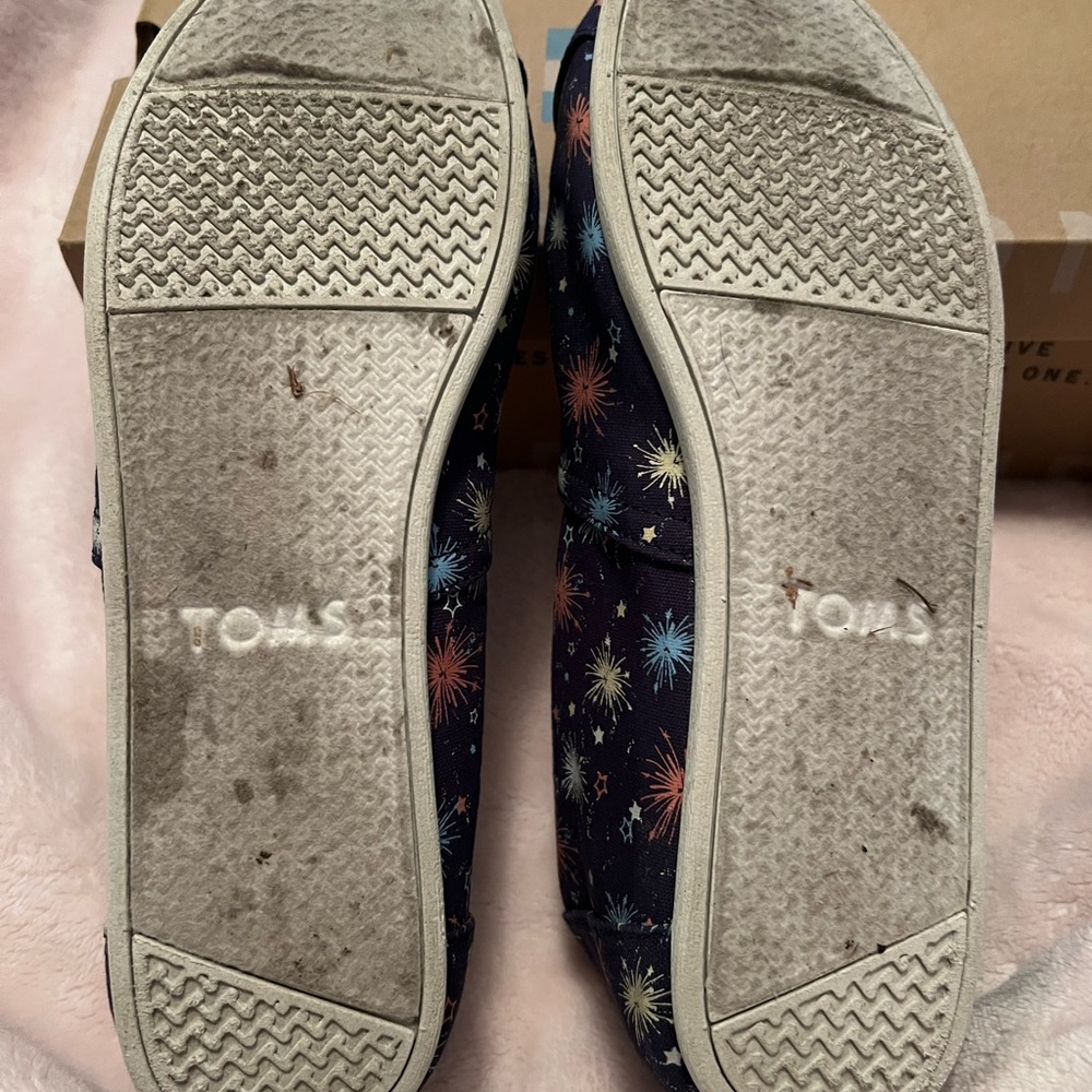 Toms - Picture 2 of 7
